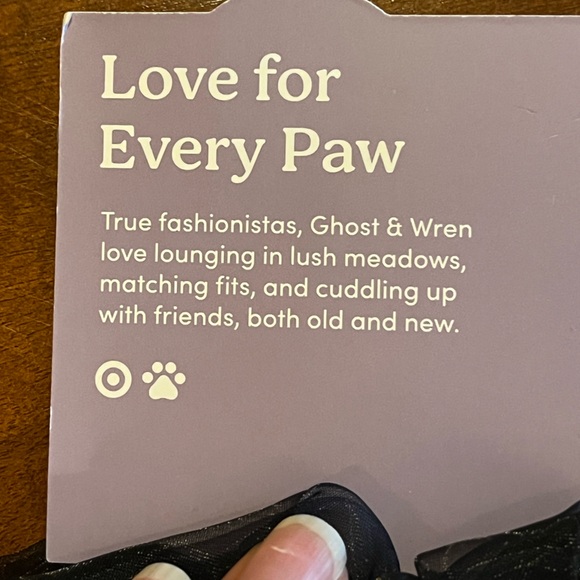 Dog outfit: bandana and hair twister. 
Black with white flowers sewn on. S-M - Picture 6 of 6